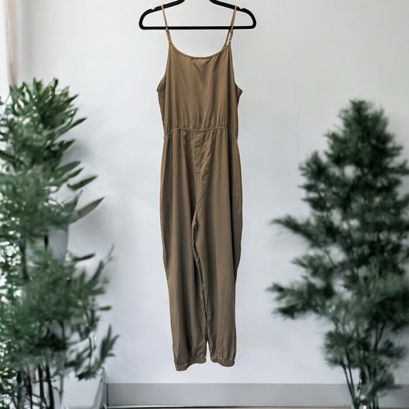Umgee NWT Jogger Style Jumpsuit Large - Picture 2 of 2